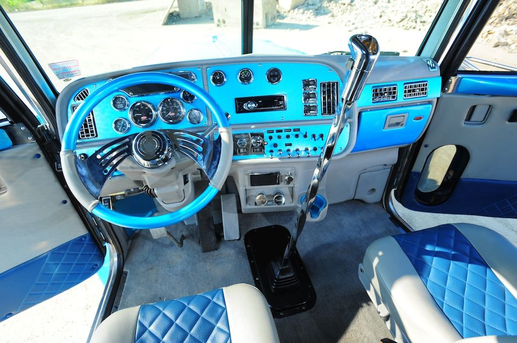 peterbilt-dash-blue.jpg